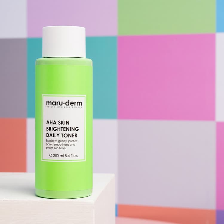 مستحضر Maruderm لتبييض البشرة ومضاد للبقع، حمض اللاكتيك 5%، حمض الجليكوليك 1%، تونيك AHA 250 مل